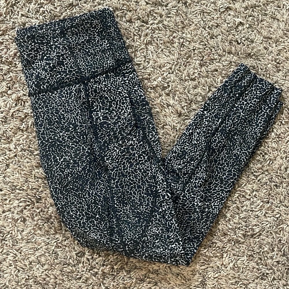 black and white lululemon leggings, size 6
